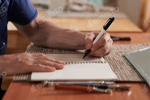 Preview: Glass Worker Drawing Wavy Line