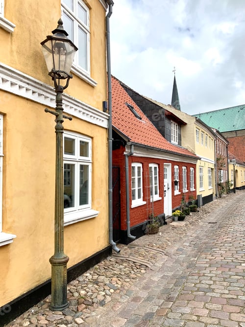 Preview: Quaint street