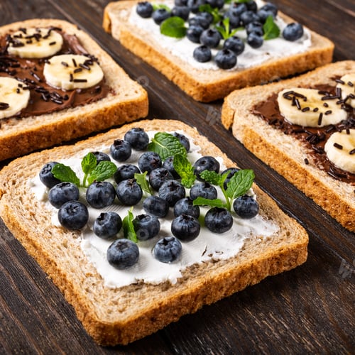 Preview: Delicious open sandwich with chocolate and banana