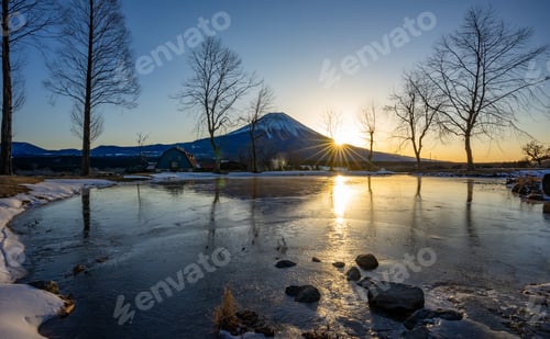 Vista previa: Mountain Fuji during sunrise at Fumotopara camping ground, Fujinomiya ,Japan winter season