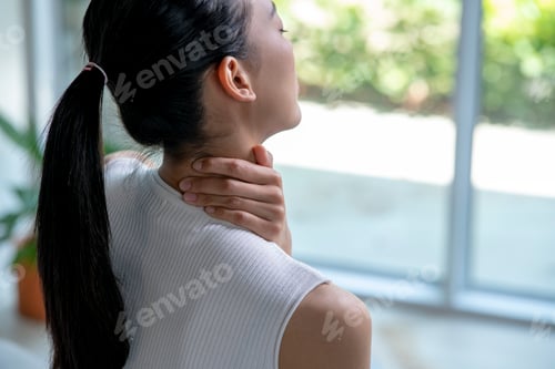 Preview: Woman has neck and shoulder pain