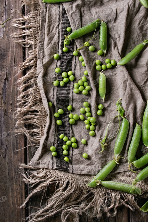 Preview: Young green peas