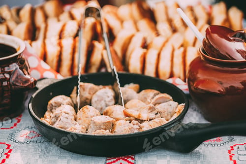 Preview: Dishes of the traditional Belarusian cuisine - fried bacon and m