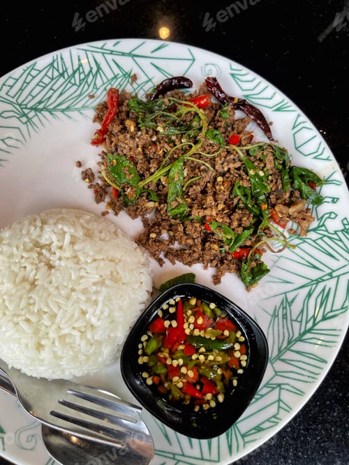 Preview: Rice topped with stir-fried pork and basil, Rice topped with stir fried minced pork and basil with F