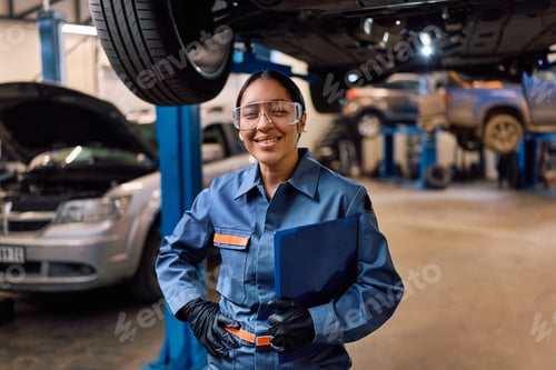 Preview: Portrait of happy female mechanic looking at camera.