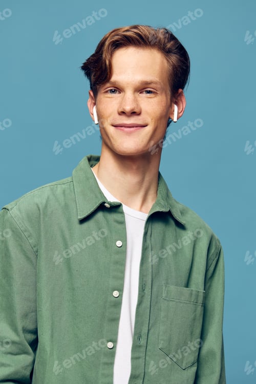 Preview: Stylish Caucasian Model in Casual Fashion, exuding Confidence and Attractiveness in a Modern Studio