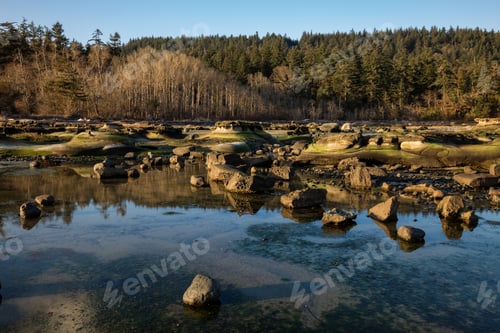 Preview: Nature landscape view on a rocky shore, Canadian Background