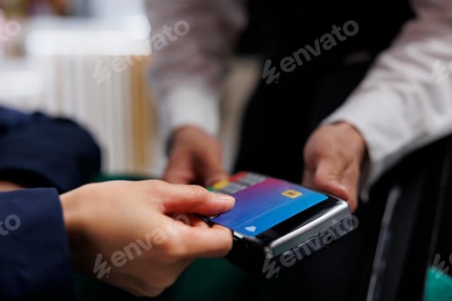 Preview: Person using credit card for payment