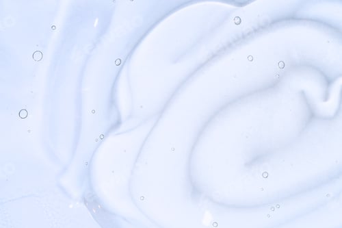 Preview: Transparent moisture serum smudges.