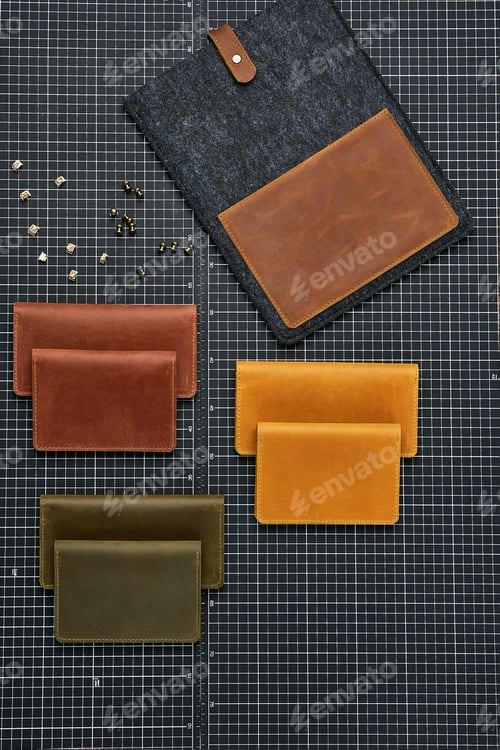 Preview: Set of handmade leather goods, key holder rings, wallet, purse, notepad, handbook. Handcrafted