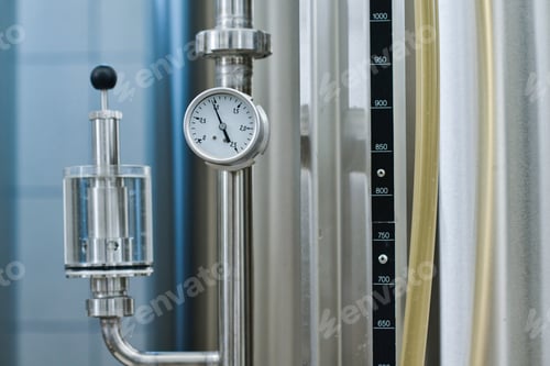 Preview: Steel storage tank with pressure gauge
