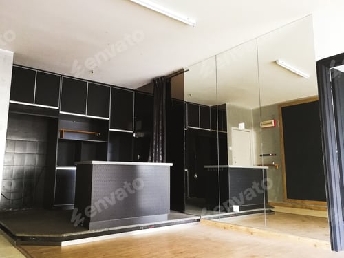 Preview: black kitchen with island and full height mirror