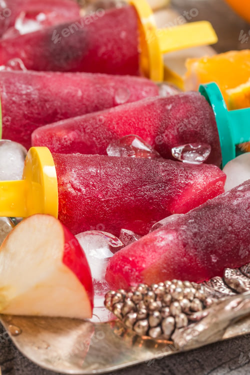 Preview: Sangria popsicles with fruits