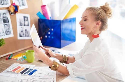 Preview: Setting up her own design website