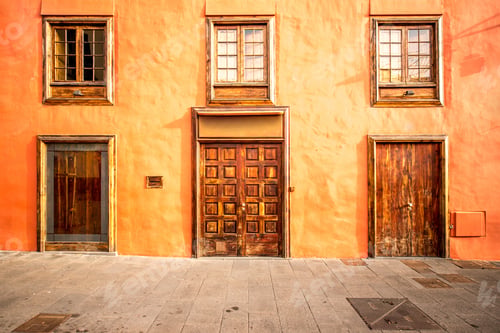 Preview: Old building facade in La Laguna town