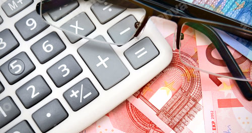 Preview: Glasses and the calculator for euro.