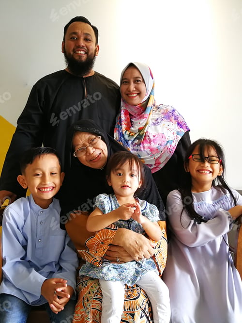 Preview: happy malay muslim family portrait during Hari Raya Aidilfitri Eid