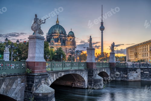 Preview: The Cathedral, the TV Tower and the Schlossbruecke at dawn