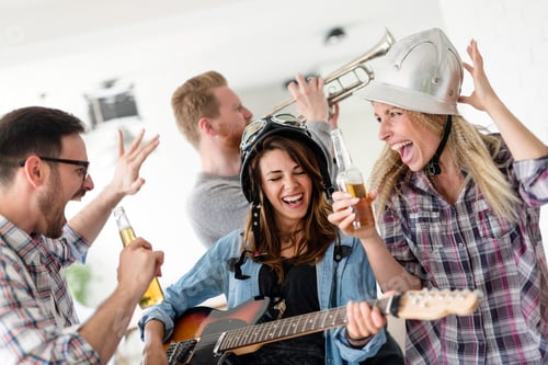 Preview: Cheerful friends having party and drinking beer