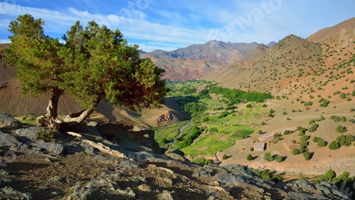 Preview: Scenic view of a valley with distant alpine landscape