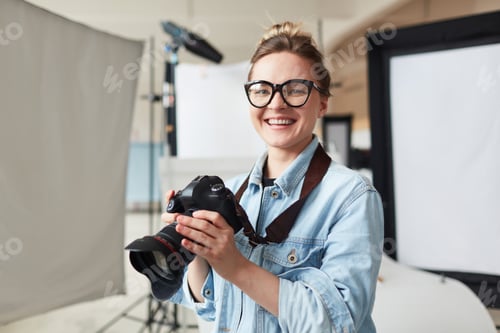 Preview: Successful photographer