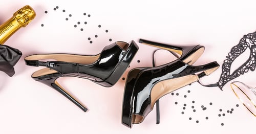 Preview: Elegant Black Heels with Champagne Bottle and Mask