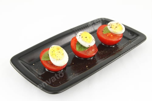 Preview: Quail eggs and tomatoes