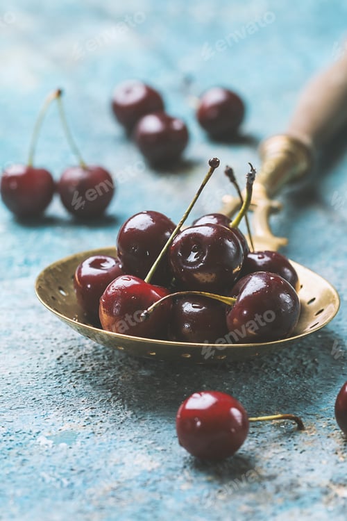 Preview: Fresh cherry in spoon