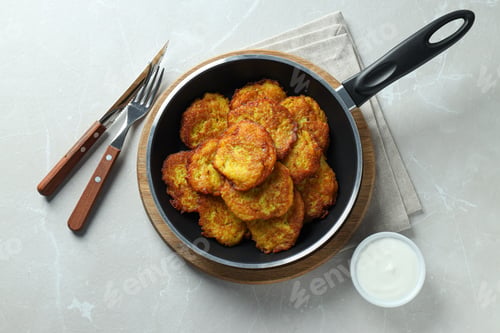 Preview: Lunch tasty food concept - delicious hash browns
