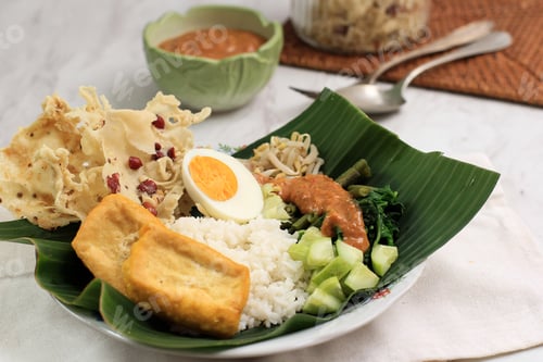 Preview: Delicious Indonesian Gado-Gado Salad with Peanut Sauce