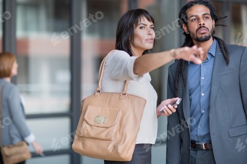 Preview: Travelling businessman asking woman for directions