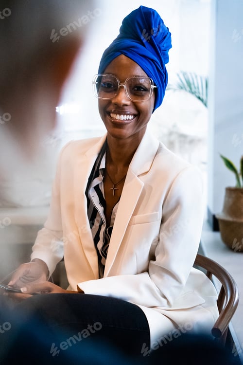 Preview: business women in a cafe