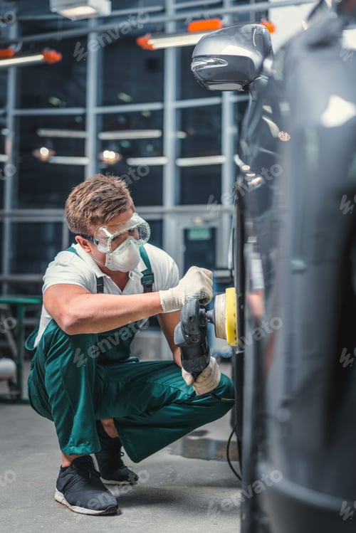 Preview: Mechanic in uniform