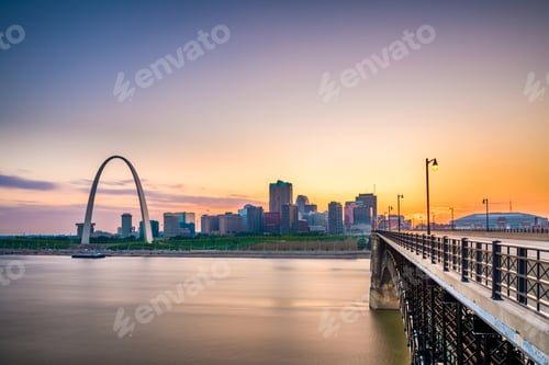 Preview: St. Louis, Missouri, USA downtown cityscape on the Mississippi R