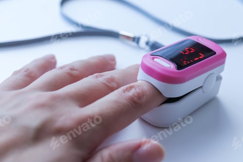 Preview: Hand with a pulse oximeter on the finger