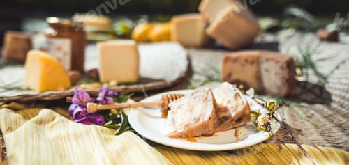 Preview: Pecorino cheese plate with Italian honey