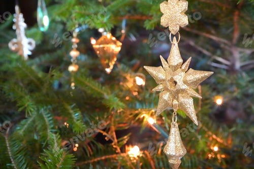 Preview: Golden decorations