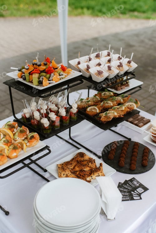Preview: welcome buffet with alcohol and snacks