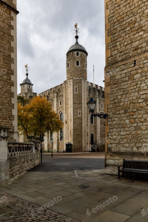 Preview: Historic Tower of London with Autumn Trees