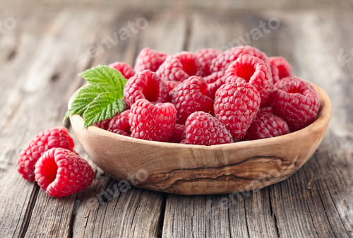 Preview: Fresh raspberry on a wooden background