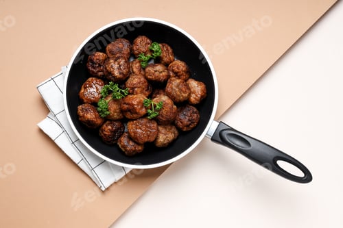 Preview: Tasty meat food and homemade food concept - meatballs
