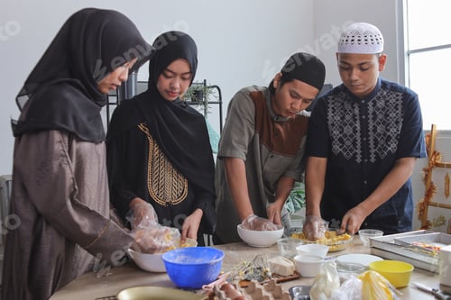 Preview: Muslim Friends Cooking Dessert Together in Home Kitchen During Ramadan Activity