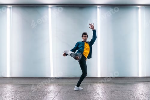 Preview: Confident Man Dancing Break Dance