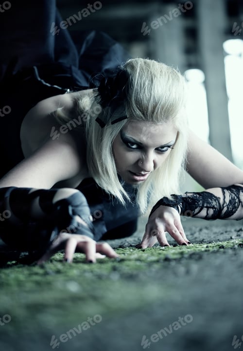 Preview: Gothic Woman Creep On The Floor