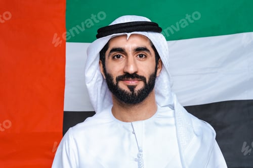 Preview: Handsome arab middle-eastern man with traditional kandora portrait in studio
