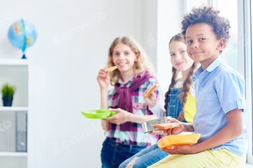 Preview: Lunch at school
