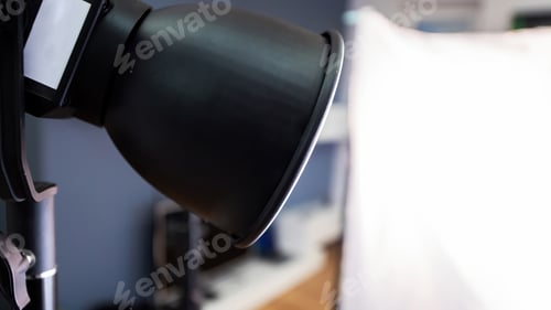 Preview: Lighting equipment on the set