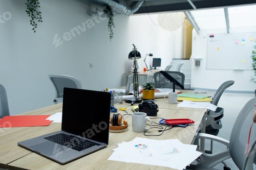 Preview: Office in use without people. Meeting room with no staff. Empty room for employee rest.