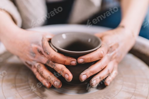Preview: Crop potter shaping vessel on wheel