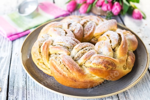 Preview: Sweet braided easter bread with marzipan and pistachio